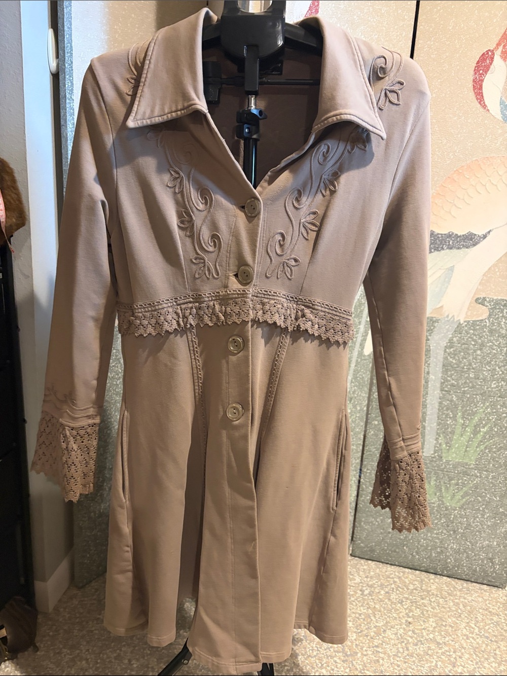 Gretty Zueger Lace-Trim Button Front Duster Coat in Taupe